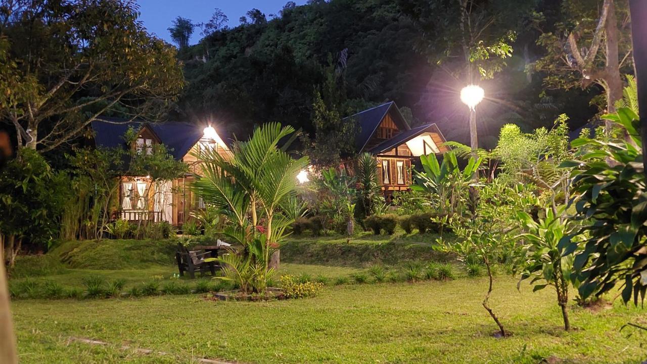 Canyon Jungle Stay Bukittinggi Extérieur photo
